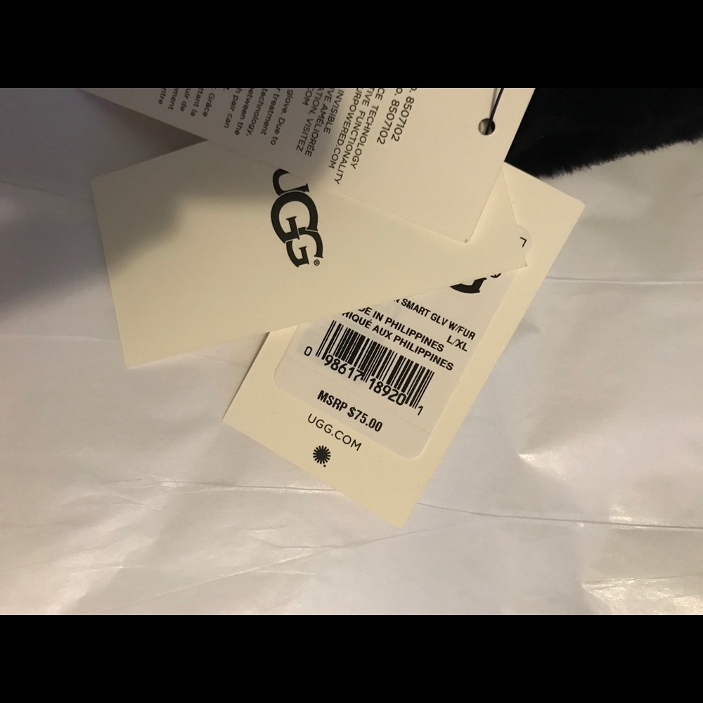 Ugg Nylon Smart gloves with fur - Picture 4 of 4